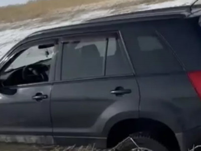 Абай облысында көлік мұз астына түсіп кетті