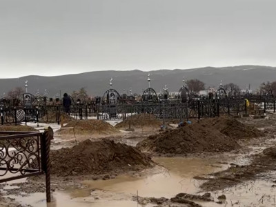 Талдықорған маңындағы зиратты су басты (ВИДЕО)