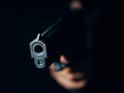 Белгісіз ер адам оқушыларға оқ жаудырды