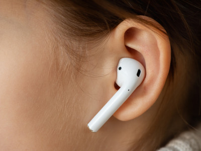 Қыркүйектен бастап AirPods құлаққаптары сөзбе-сөз аударма жасай алатын болады