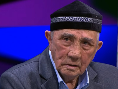«Маған әке керек емес»: Туған қыздары бас тартқан қарияның оқиғасы көпті жылатты (ВИДЕО)