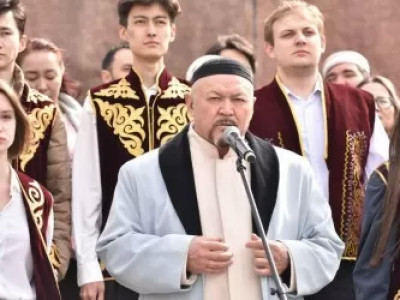 Алматыда бес мыңнан астам адам Абай әндерін орындады