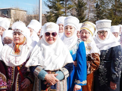 Көкшетауда кимешек киген аналар рекорд орнатты