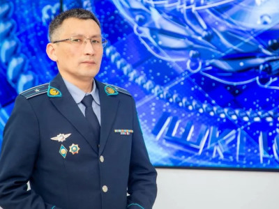Астанада патрульде жүрген ІІМ офицері есірткімен айналысқан күдіктіні ұстады
