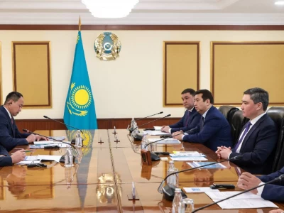 Олжас Бектенов Xinjiang Lihua компаниясының басшысы Чжан Цихаймен кездесті