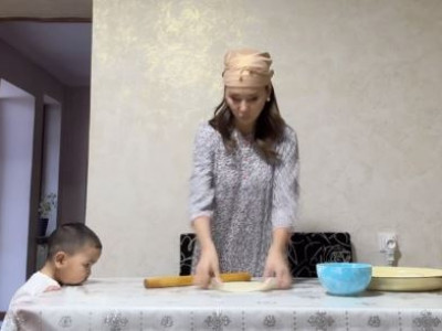 «Наурызды мамочкамен қарсы алдық»: Динара Сәтжан келіндік қызметін көрсетті