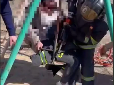 Ұлытауда бойжеткен әткеншекке кептеліп қалған