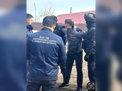 Батыс Қазақстанда екі жігіт бұрынғы құдағиын бопсалап, ақша алып отырған