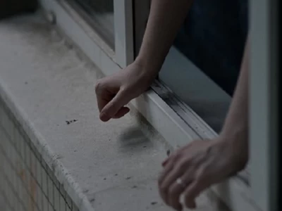 «Естімейді және сөйлей алмайды»: Астанада ер адам 15-қабаттан секірмек болған