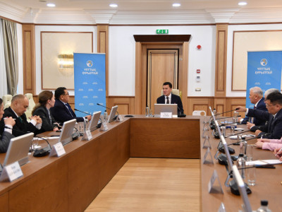 Ерлан Қарин Ұлттық құрылтайдың бір топ мүшесімен кездесті