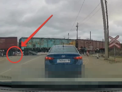 Семейде жүк пойызы әйел адамды басып кетті