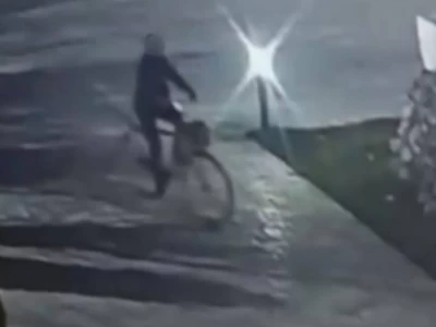 Бөтен біреудің велосипедін теуіп, сөмкесін алып кеткен азаматқа қатысты іс қозғалды