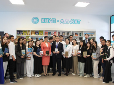 Ұлттық кітап күні: Қызылордада «AMANAT» партиясының өкілдері жас оқырмандармен кездесті