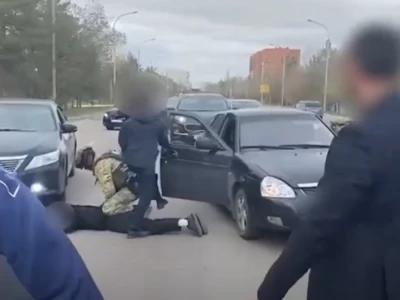 Көкшетауда үш жігіт таксисті қорқытып, үнемі ақша алып отырған