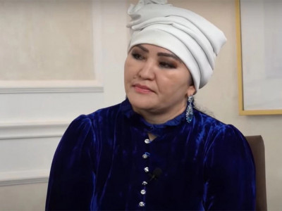 «100 аттың құнымен тең»: Айгүл Елшібаева ең қымбат сәукелені көрсетті