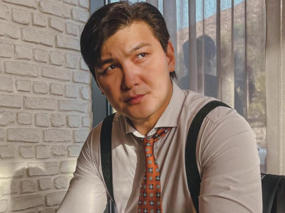 «Үйін бердім»: Жігер Ауыпбаев жеке өміріне қатысты сұраққа жауап берді