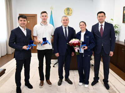 Олимпиада жеңімпаздарына жаңа пәтерлер табысталды