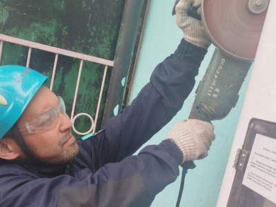 Екібастұзда жасөспірімнің қолы су тазалайтын аппаратқа қыстырылып қалған