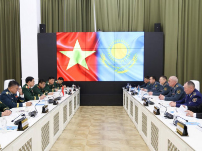 Қазақстан мен Вьетнам қорғаныс министрлері екіжақты ынтымақтастық мәселелерін талқылады
