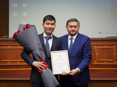Отан қорғаушылар күнінде жас ғалымға баспана сертификаты берілді