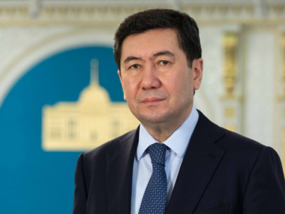 Мәжіліс төрағасы Ерлан Қошанов Отан қорғаушылар күнімен құттықтады
