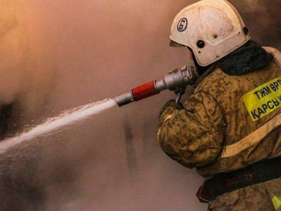 «Оң аяғы сынған»: Өскеменде өрт сөндіруші үшінші қабаттан құлап түсті (ВИДЕО)