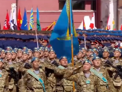 Президент Мәскеудегі әскери шеруге қатысқан қазақстандық сарбаздарға құрмет көрсетті