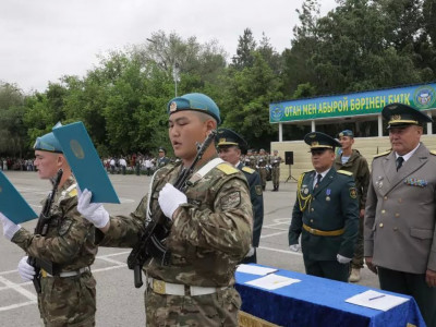 1600-ден астам жауынгер ант берді