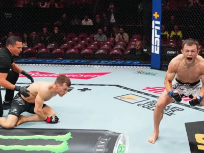 UFC: Бекзат Алмахан қарсыласын 64 секундта нокаутқа түсірді