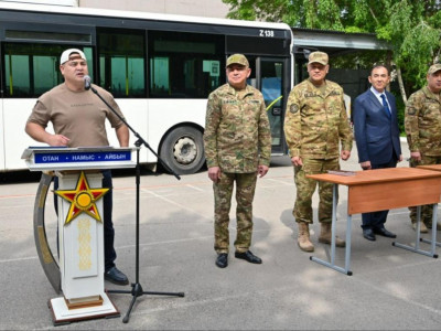 Әнші Ибрагим Ескендір мен алып күш иесі Тимур Спатаев әскери жиынға қатысты