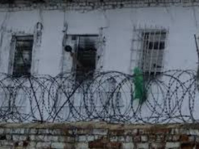 «Аузын тігіп тастаған»: Атырауда сотталушының асқазанынан ине табылды