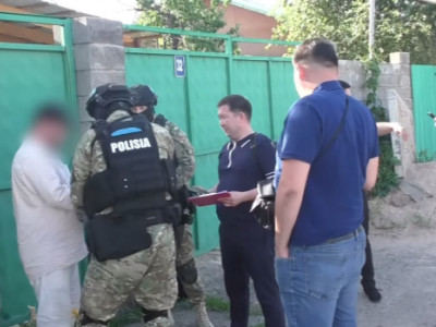 Алматыда деструктивті материалдар таратқан шетел азаматы ұсталды (ВИДЕО)