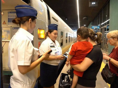 Балалар неше жасқа дейін пойызда тегін немесе жеңілдікпен жүре алады?