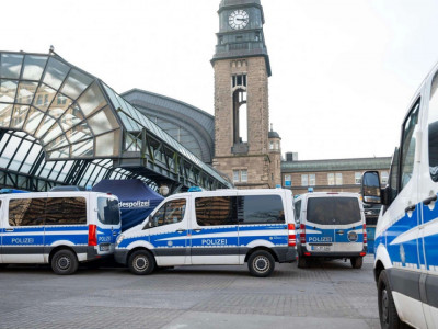 Германияның Гамбург вокзалында әйел адам пышақпен 12 адамды жарақаттаған