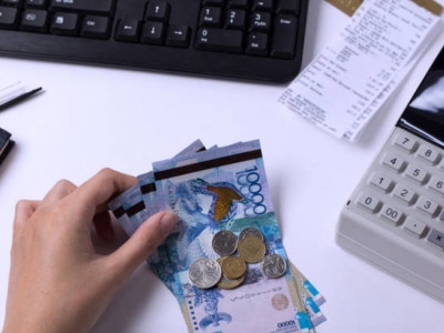 «Туыстары нашақор»: Оралдағы аурухананың бас бухгалтері 35 млн теңге жымқырған