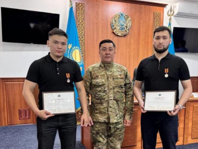2 астаналық тұрғын балаларды құтқарып қалғаны үшін марапатталды