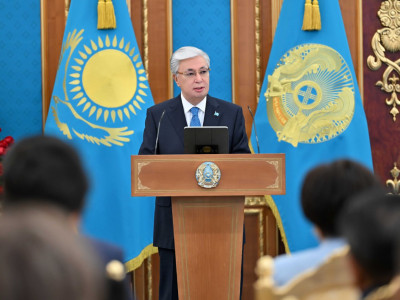 Президент Астана халықаралық форумының пленарлық отырысына қатысып жатыр