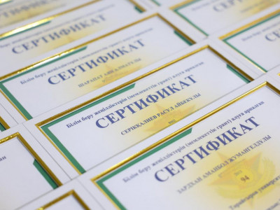 "Әкемнің жолын қуамын": 2 мыңнан астам сарбазға жоғары оқу орындарында оқуға мемлекеттік гранттар табысталды