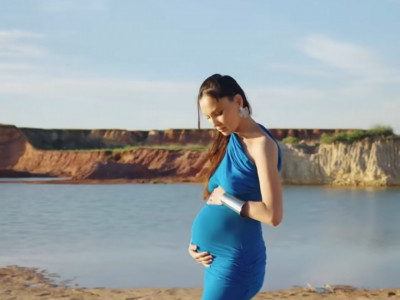 Жұлдыз Әбдікәрімова бесінші баласына аяғы ауыр екенін хабарлады