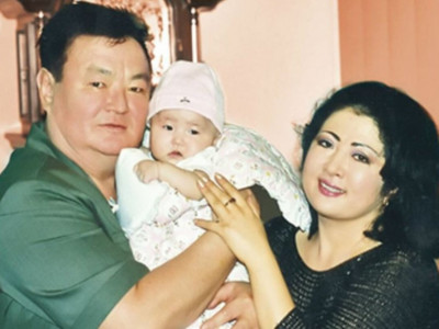 «Арамыз алыстап бара жатқан соң солай жасады»: Мақпал Жүнісова Заманбек Нұрқаділовтың бір ісін айтты