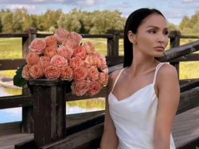 «Тамығыма өксік келді»: Жұлдыз Әбдікәрімова қызының мектеп бітіру кешінде қандай сезімде болғанын айтты