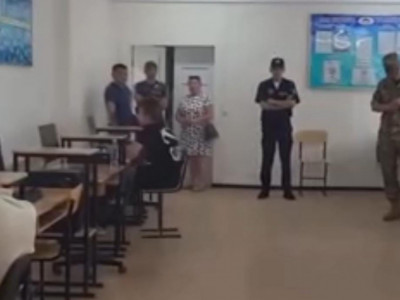 Қостанайда емтихан тапсырып жатқан студенттерді әскерге алып кеткен (ВИДЕО)