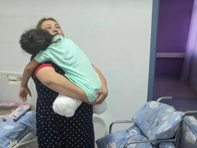 Автобус апатында екі аяғынан айырылған Алуаның қанша жәрдемақы алатыны белгілі болды