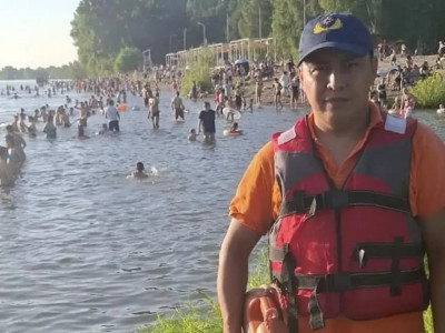 Өскеменде ер адам баласымен Ертіс өзеніне батып кете жаздады
