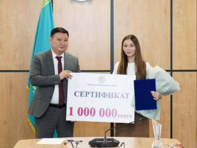 Түркістан облысының әкімдігі каратэші Әсел Қанайға 1 млн теңге берді