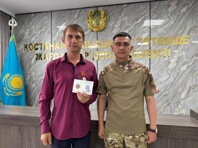 Қостанай тұрғыны балаларды құтқарып қалғаны үшін медальмен марапатталды