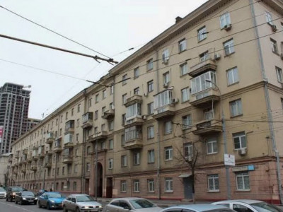 Ауладағы мысыққа тамақ бермек болған әжей терезеден құлап көз жұмды