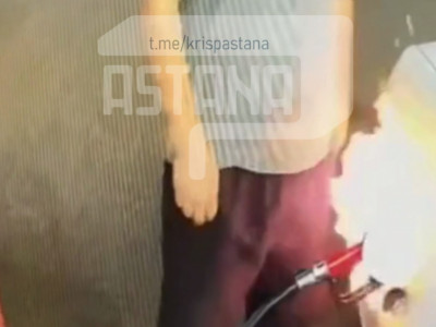 Өскеменде оттықпен ойнап тұрған ер адам өз көлігін өртеп жіберді