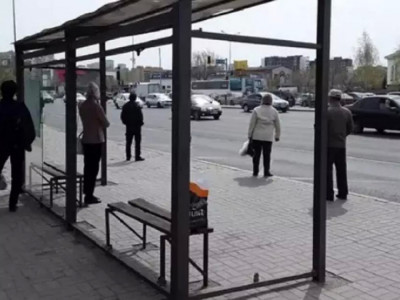 Қарағандыда жүкті әйел аялдамада толғағы қысып, босанып қалды