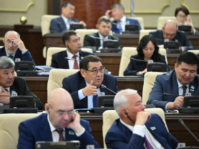 Парламент депутаттары каникулға кетті